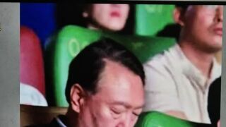 개극혐)극장갔다던 윤내란수괴