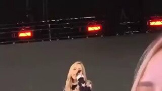 헤이즈 공연 도중 일반인 난입.mp4...