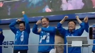 투표독려하는 충북선대위원장
