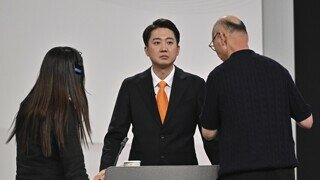 세기의 토론 매치 업