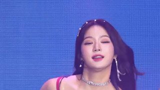핫팬츠 뒤태 스테이씨 아이사