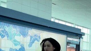 건국대 축제에서 학생들을 홀리는 카리나 (에스파)