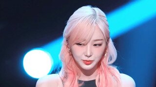 (움짤 多) 에스파 지젤 땡땡이 민소매 크롭 탑
