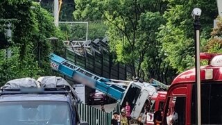 사다리차 넘어지며 전기선 건드려…출근길 경의선·KTX 중단