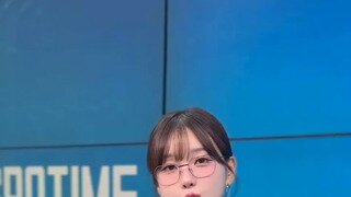 (움짤 多) 살짝 파인 김윤희 아나운서