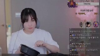 입이 보이는 것과는 다르게 좀 큰 BJ