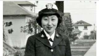 미 해군 최초의 동양계 여성 장교이자, 최초의 여성 해군 항공 전투 교관
