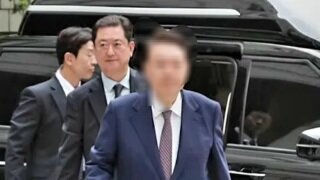 내란수괴 어제 법원 출두 모습인데..