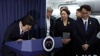 이대통령 기내 기저회견 전문