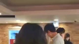 주한 이스라엘 대사 밥먹는 식당에 기습시위하는 팔레스타인 지지자들