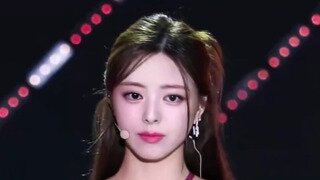 (움짤 多) 팬사인회 피크닉 의상 ITZY 유나 청 핫팬츠
