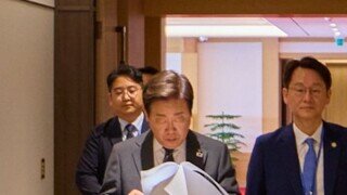 이재명 대통령 다초점 안경 착용하셔야 할듯