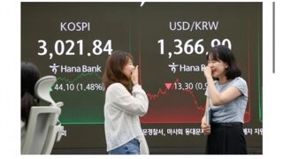 어제자 은행사 직원들 표정 ㅋㅋㅋ
