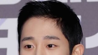 정해인 '아무도 소화 못한 배바지 패션' 눈길