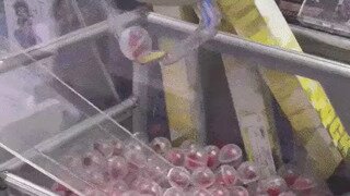 요즘 뽑기 기계.gif