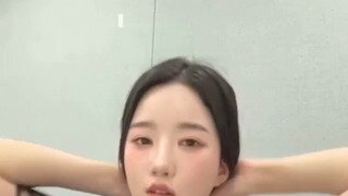 트리플에스 김유연 청바지 시구