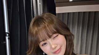 후드 속 흰 민소매 르세라핌 김채원
