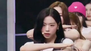 블라우스 입은 트리플에스 김채연 보이는 라디오