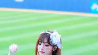 ㅇㅎ?) 공연 중 의상 끈이 풀린 이주은 치어리더