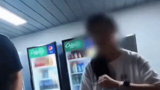 축구장에서 생수병을 팔때 뚜껑을 따서 파는 이유.mp4