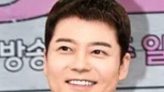 전현무, 비키니 입은 유명 女스타와 바다 수영... (+사진)