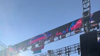 소름주의)  미국의 EDM축제에서 골든혼문 연성중 ㄷㄷㄷㄷ