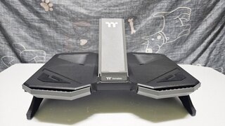 5단계 높이 조절 가능한 써멀테이크 Massive Air 노트북 거치대