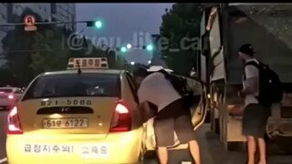 뒷차에 찍힌 외국인 승차 거부 레전드