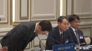 참사 유가족에게 사과하는 이재명 대통령