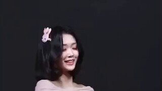 X 끈 홀터넥 원피스 트리플에스 공유빈