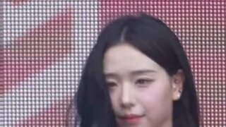 끈 홀터넥 오프숄더 트리플에스 김채연