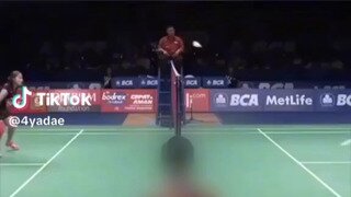 안 흔한 배드민턴 고인물.gif