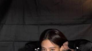 노출 노력하는 29세 제니