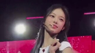 기념사진 촬영하는데 황급히 오라 손짓.. 누군지 봤더니?