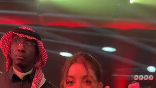 존예 여친 사진찍어주던 남친한테 꼬리치는 그 남자.mp4...