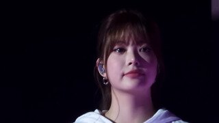 르세라핌 은채 샤넬 로고