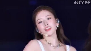 2025 SBS 가요대전 Summer 블루카펫 안유진 드레스
