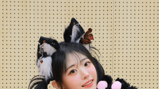 운동 후 회색 티 입은 여자가 좋은 이유