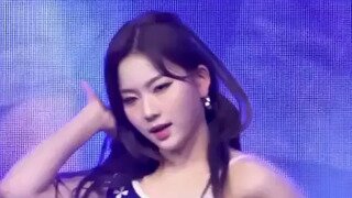 통 넓은 바지 스테이씨 아이사