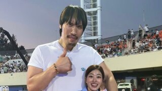 최홍만과 사진찍은 여아나운서