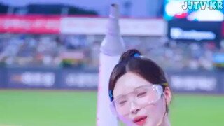 몰래 염탐하다 지릴 뻔한 여자