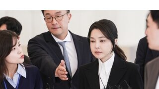 식음을 전폐하고 뼈만 남았다고 그러지 않았나???