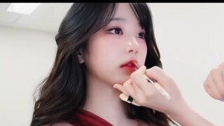 무대 위에서 팬 서비스하는 아이브 장원영