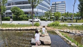 오늘은 저희 쌍둥이 생일이에요
