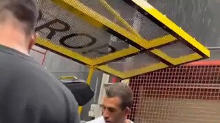 남자끼리 놀이공원 가면 생기는 일.mp4...