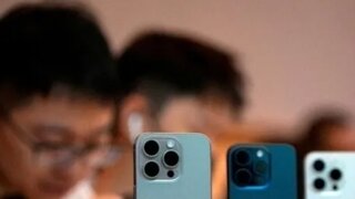 40대 남성 아이폰 사용률 ↑... '젊어보이고 싶어서?'
