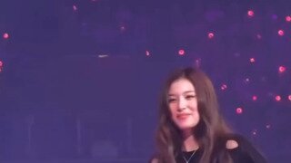 혀 내민 사나 (트와이스)