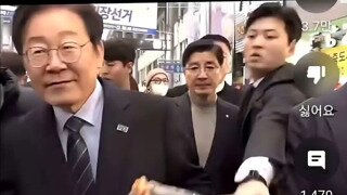 상인이 음식 먹어보라고 건네자 경호원 즉각 반응