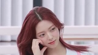 여러 가지 크롭 의상 요망한 ITZY 유나