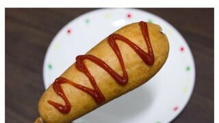 사람들마다 갈린다는 핫도그 먹는 방법